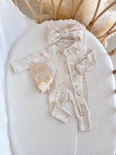 Load image into Gallery viewer, 'Hello World My Name Is' Oval Scallop Plaque - Dried Floral