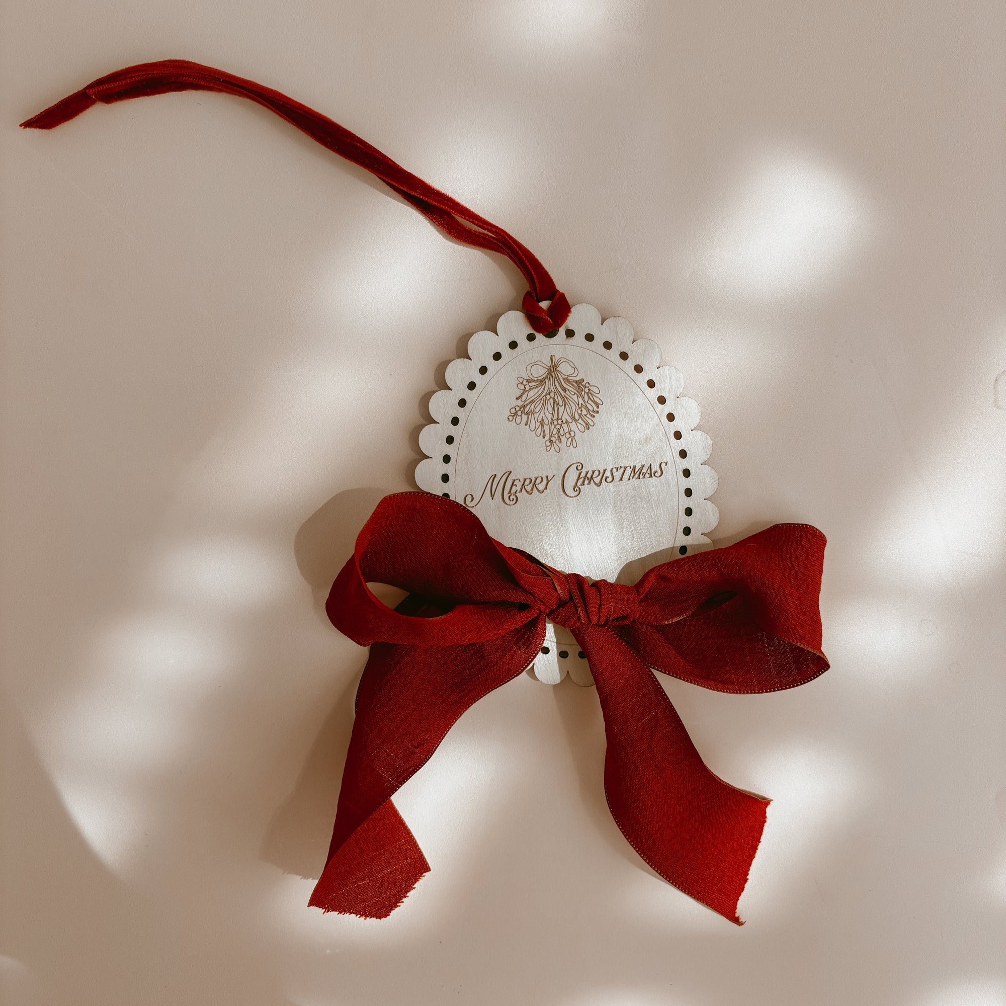 Mistletoe Scallop Tree Ornament