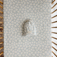 Load image into Gallery viewer, Cot Sheet - Daisy Dreams