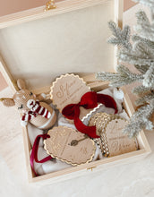 Load image into Gallery viewer, Wooden Personalised Christmas Keepsake Box (PRE ORDER EST. DISPATCH MID-OCTOBER)