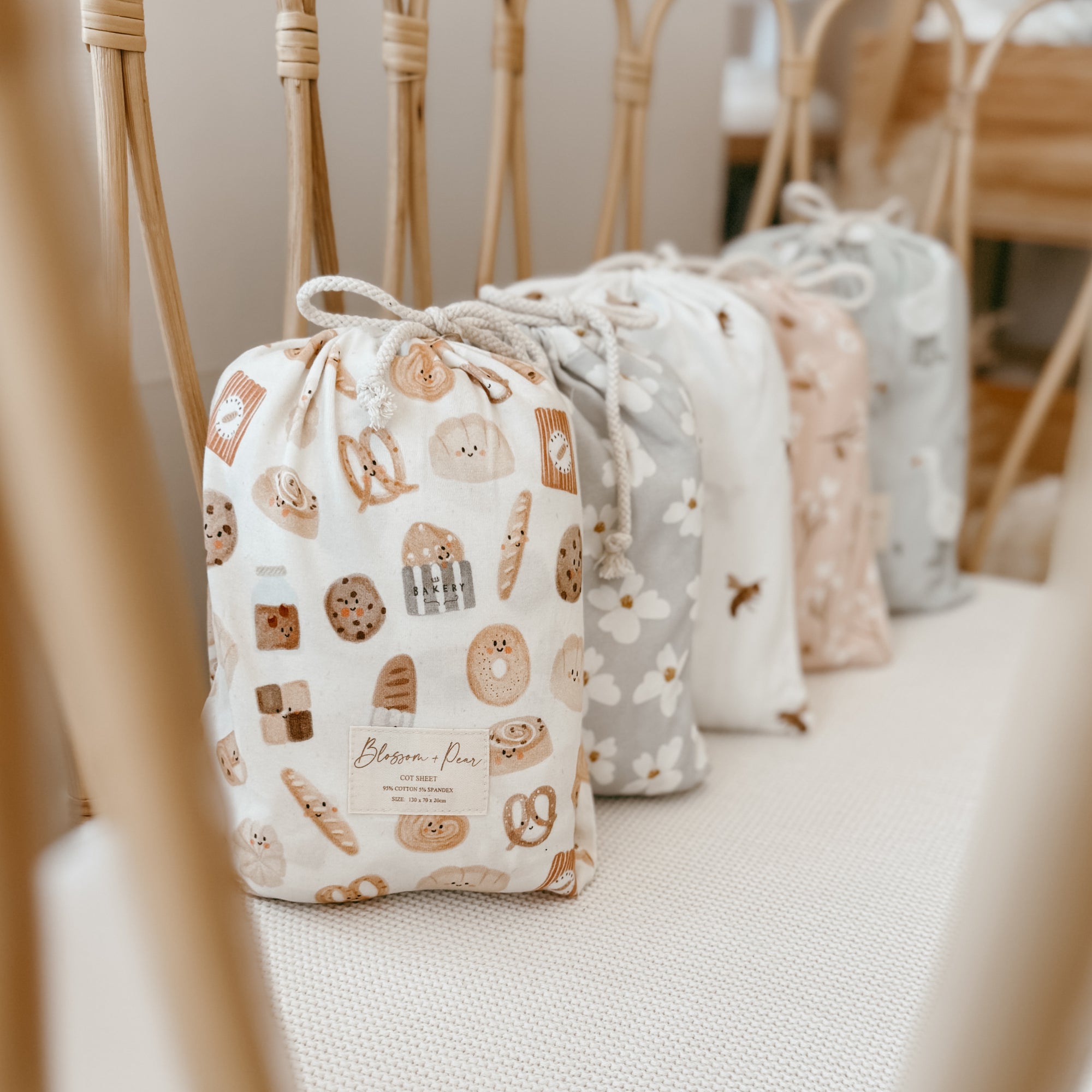 Cot Sheet - Daisy Dreams