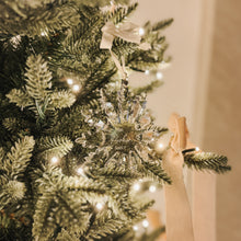 Load image into Gallery viewer, Glass Snowflake Christmas Tree Ornament