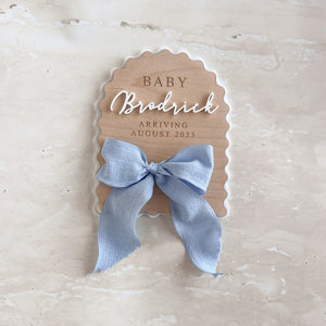 'Baby Arriving' Arch Scallop Plaque - Bow