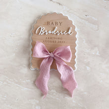 Load image into Gallery viewer, &#39;Baby Arriving&#39; Arch Scallop Plaque - Bow