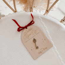 Load image into Gallery viewer, Santa&#39;s Magic Key - Personalised (Arch)