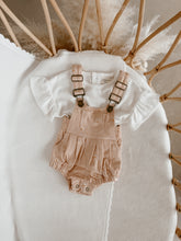 Load image into Gallery viewer, White Linen Tee - Flutter Sleeve