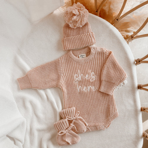 'She's Here' Long Sleeve Romper & Beanie Bundle - Pink Lemonade