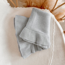 Load image into Gallery viewer, Heirloom Poppy Frill Knit Blanket