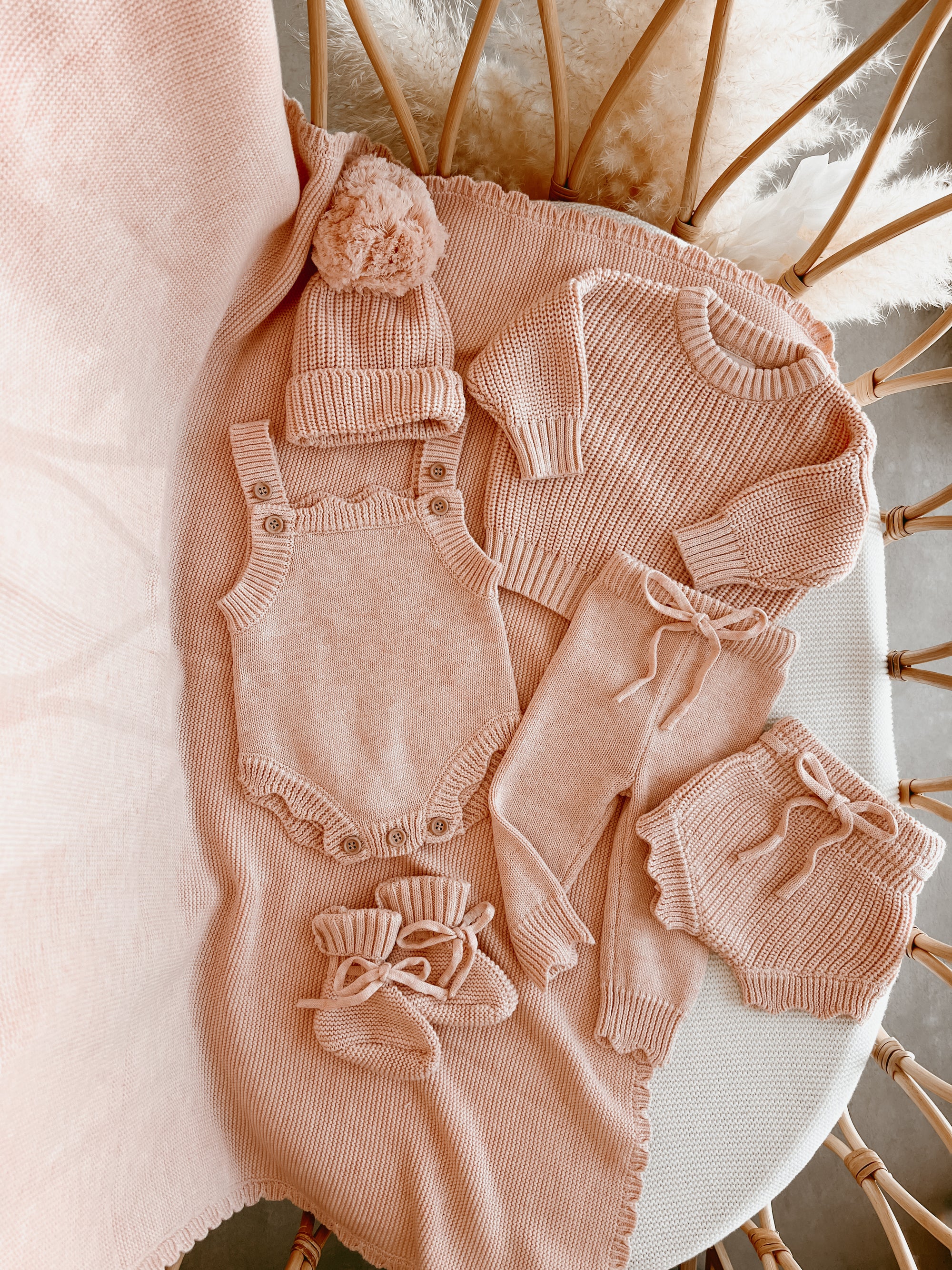 Heirloom Scallop Knit Blanket - Pink Lemonade