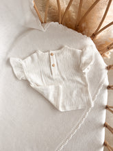Load image into Gallery viewer, Vanilla Muslin Tee - Flutter Sleeve