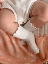 Load image into Gallery viewer, Milk Frill Socks