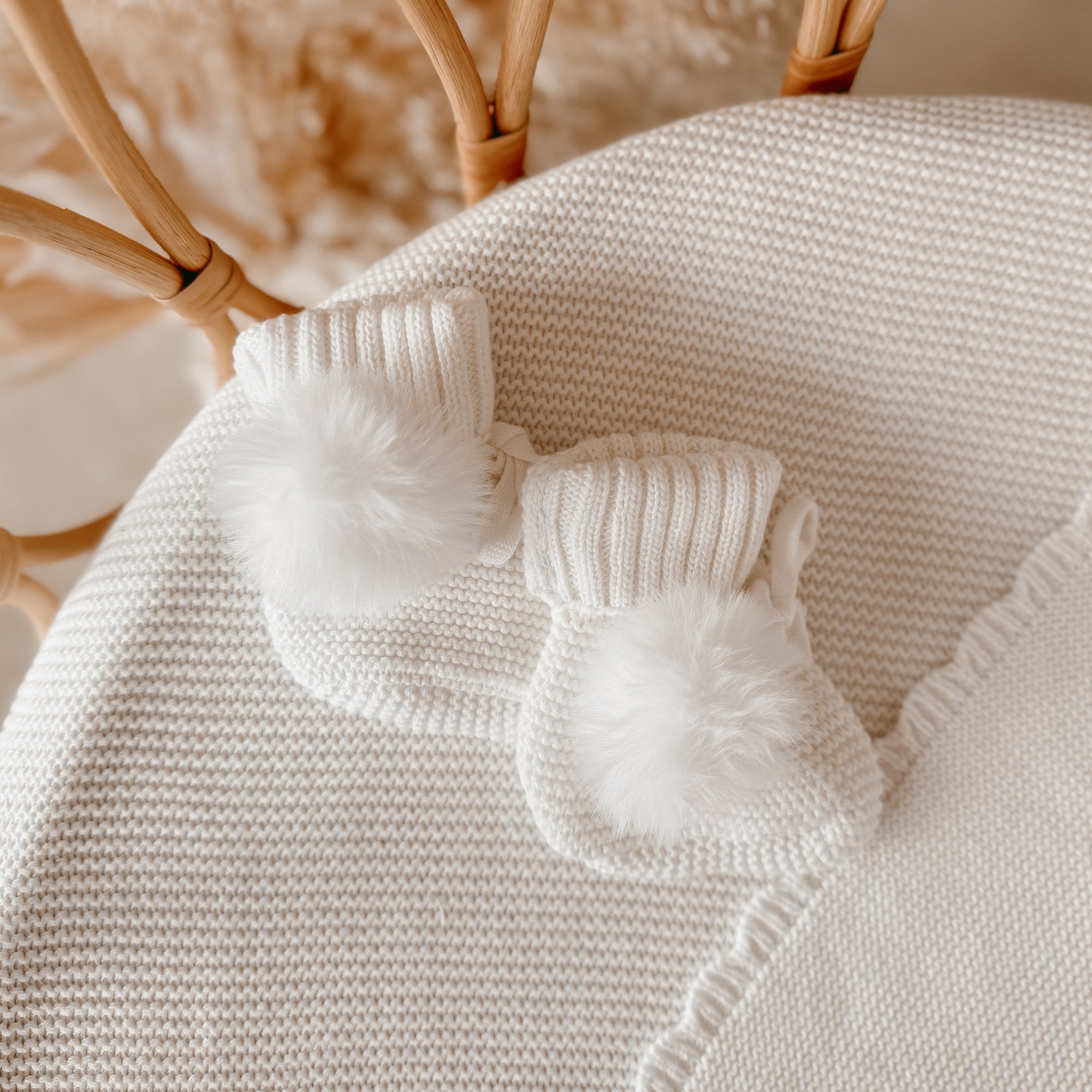 Mini Knit Booties - Pom Pom