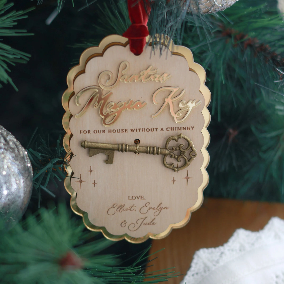 Santa's Magic Key - Personalised (Oval Scallop)