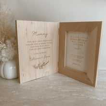 Load image into Gallery viewer, Mother&#39;s Day &#39;Hand &amp; Heart&#39; Quote Personalised Wooden Photo Frame
